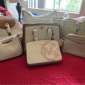 Mk EXCLUSIVE WHITE COLLECTION